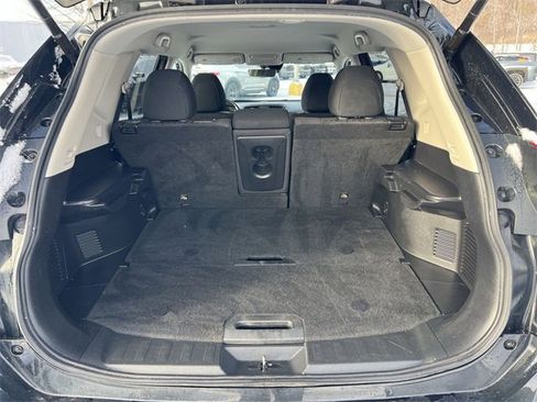 Used 2020 Nissan Rogue SV image 24