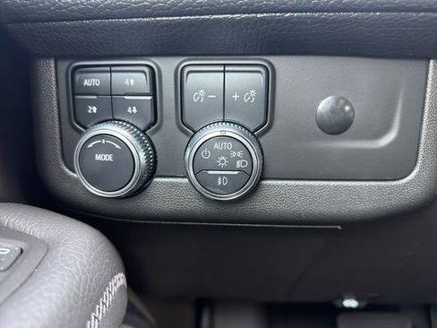 Used 2021 GMC Yukon Denali w/ Denali Premium Package AWD/4WD image 20