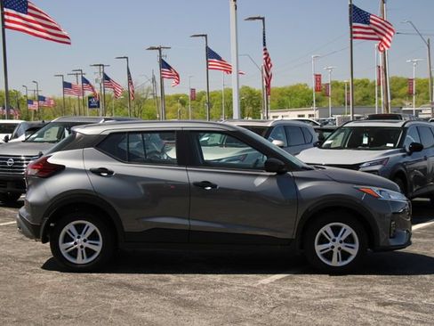 Certified 2025 Nissan Kicks Play S FWD image 11