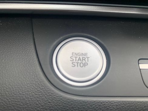 Certified 2025 Hyundai Elantra Limited FWD image 20