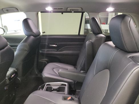Used 2026 Toyota Grand Highlander FWD image 16