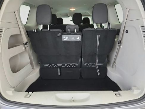 Used 2020 Chrysler Voyager L FWD image 27