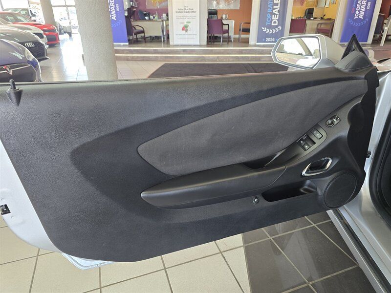 Used 2015 Chevrolet Camaro LT RWD image 7