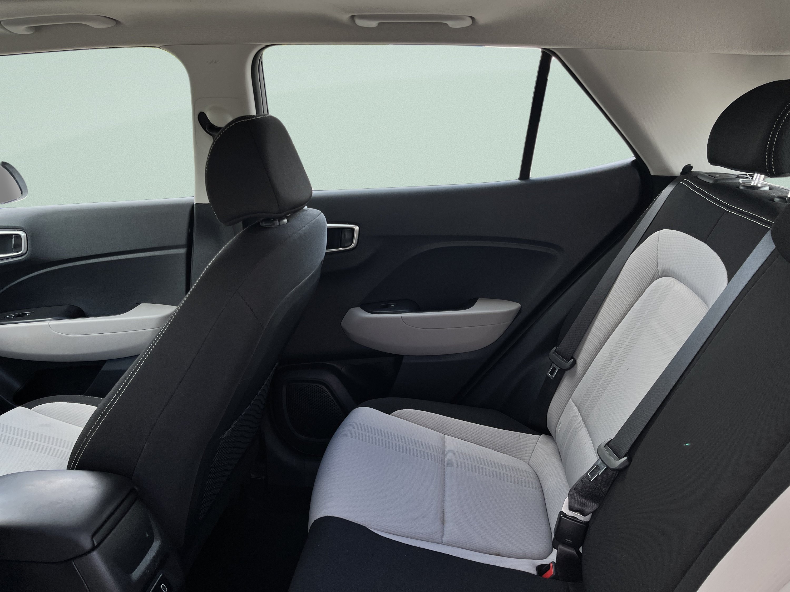 Used 2025 Hyundai Venue SEL FWD image 21