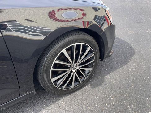 Used 2016 Volkswagen Jetta Sport image 5