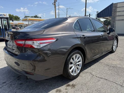 Used 2018 Toyota Camry LE FWD image 7