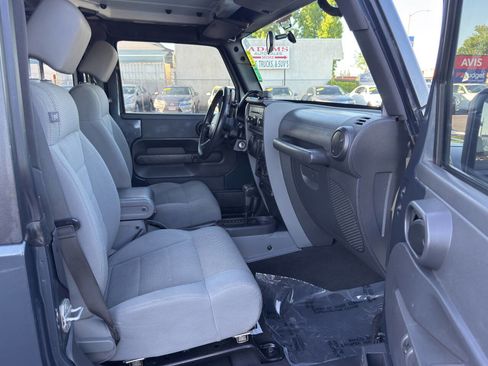 Used 2007 Jeep Wrangler Sahara w/ Dual Top Group AWD/4WD image 13