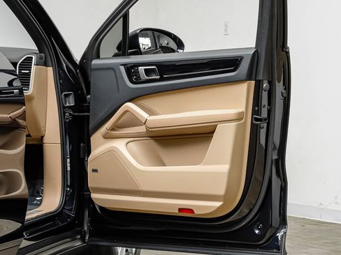 Used 2019 Porsche Cayenne image 39