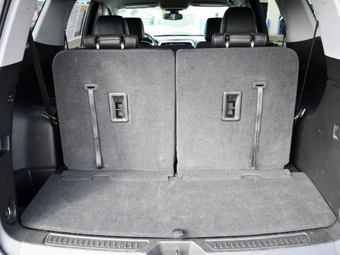 Certified 2023 GMC Acadia SLT image 6