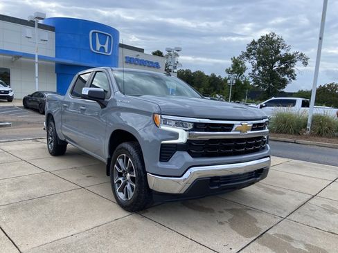Used 2024 Chevrolet Silverado 1500 LT AWD/4WD image 2