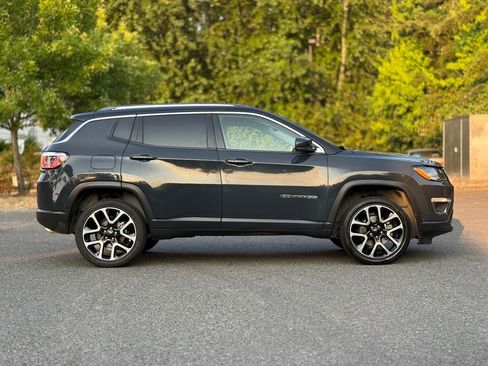 Used 2018 Jeep Compass Limited w/ Navigation Group AWD/4WD image 2