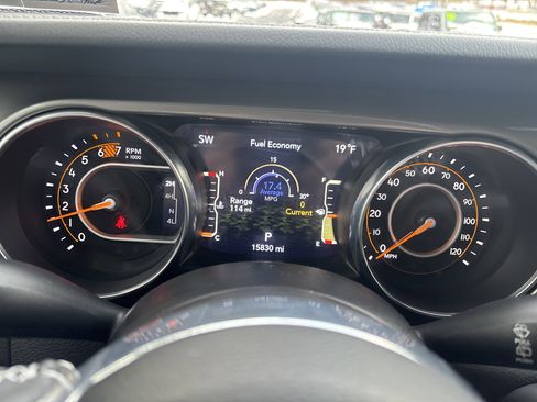 Used 2023 Jeep Wrangler Sahara w/ Cold Weather Group image 20