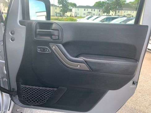 Used 2018 Jeep Wrangler Unlimited Sport AWD/4WD image 17