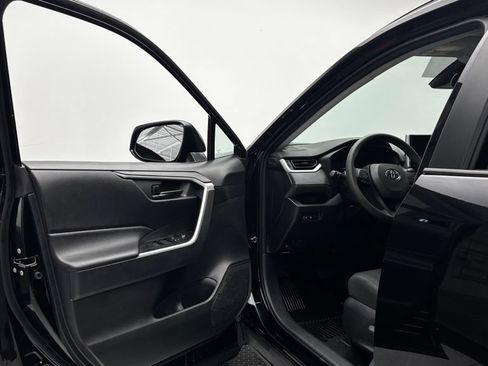 Used 2024 Toyota RAV4 LE AWD/4WD image 16