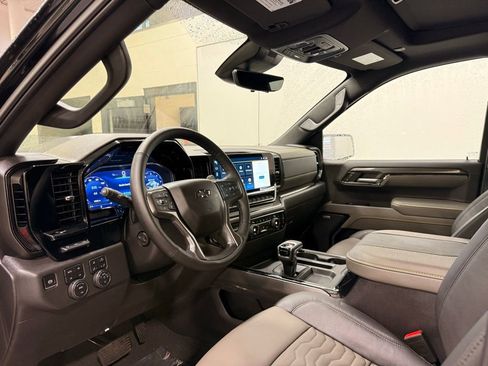 Used 2025 Chevrolet Silverado 1500 ZR2 w/ Technology Package image 11