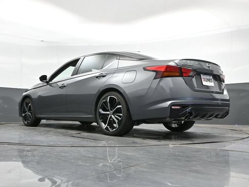 Used 2024 Nissan Altima 2.5 SR FWD image 47