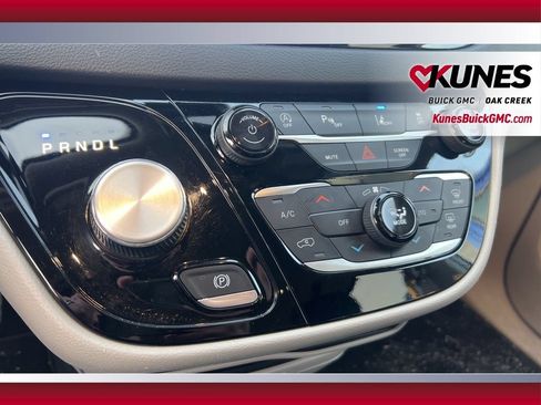 Used 2024 Chrysler Pacifica Touring-L FWD image 27