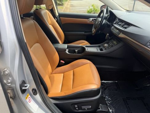 Used 2016 Lexus CT 200h w/ Seat Comfort Package FWD image 14