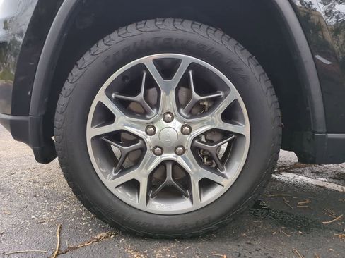 Used 2021 Jeep Grand Cherokee Limited AWD/4WD image 14