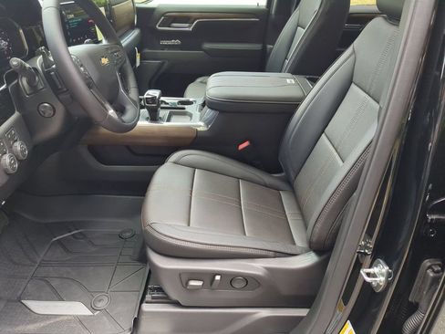 New 2026 Chevrolet Silverado 1500 High Country w/ High Country Premium Package AWD/4WD image 15