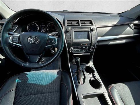 Used 2017 Toyota Camry SE image 16