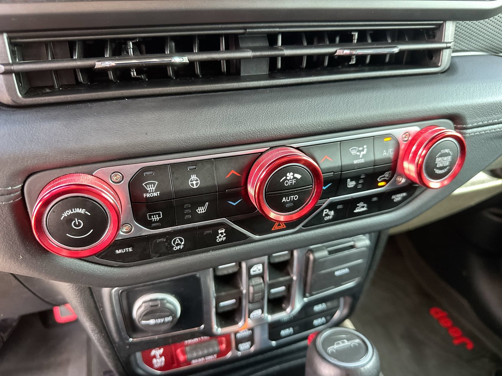 Used 2024 Jeep Gladiator Rubicon AWD/4WD image 19