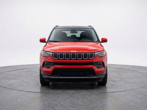 Used 2025 Jeep Compass Limited AWD/4WD image 2