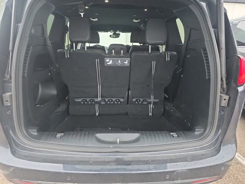 Used 2019 Chrysler Pacifica Touring-L Plus w/ Advanced Safetytec Group FWD image 8