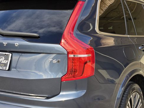 Used 2021 Volvo XC90 T6 Momentum w/ Protection Package Premier image 14