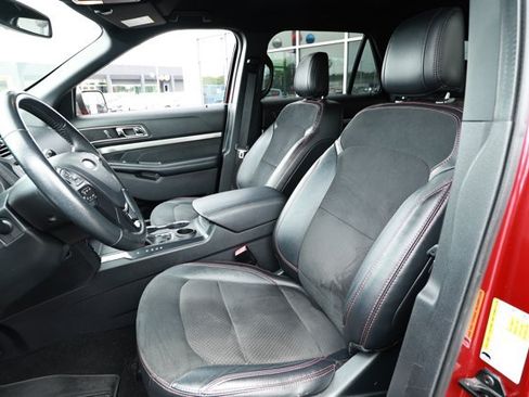 Used 2019 Ford Explorer XLT w/ Equipment Group 202A FWD image 21