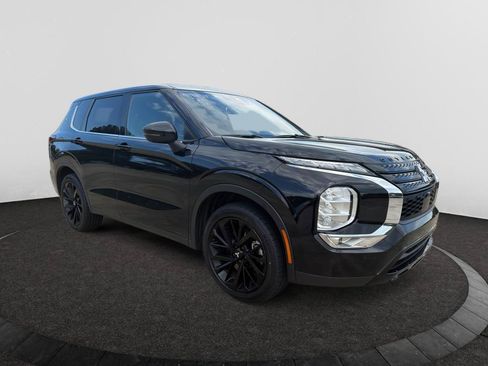 Used 2024 Mitsubishi Outlander SE Black Edition FWD image 3