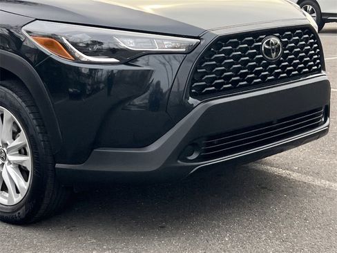 Used 2023 Toyota Corolla Cross LE image 8