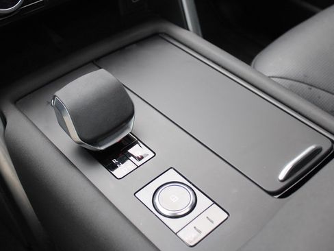 Certified 2025 Land Rover Discovery Dynamic SE image 26