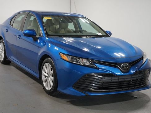 Certified 2020 Toyota Camry LE FWD image 3