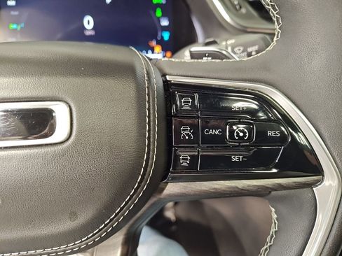 Used 2022 Jeep Grand Cherokee Overland AWD/4WD image 26