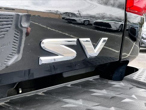 Used 2021 Nissan Titan SV w/ SV Convenience Package image 9