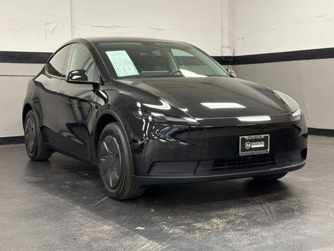 Used 2026 Tesla Model Y AWD image 2