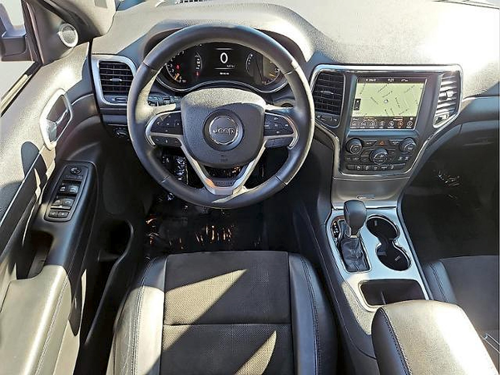 Used 2018 Jeep Grand Cherokee Altitude AWD/4WD image 11