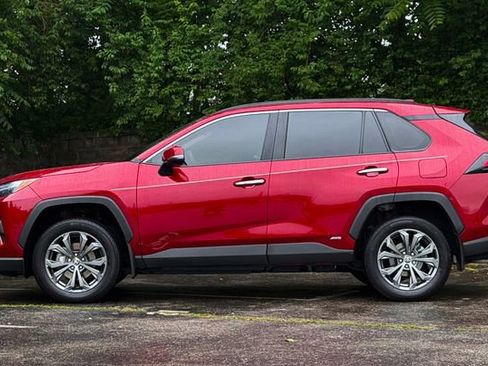 Used 2023 Toyota RAV4 Limited AWD/4WD image 9