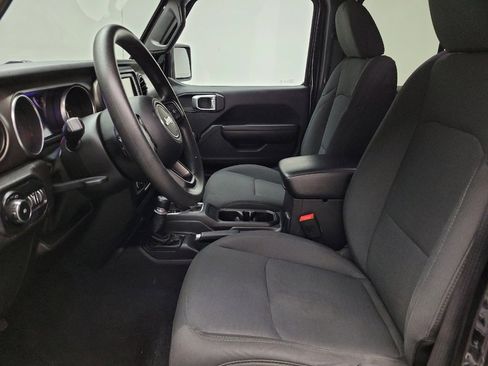 Used 2018 Jeep Wrangler Unlimited Sport image 17