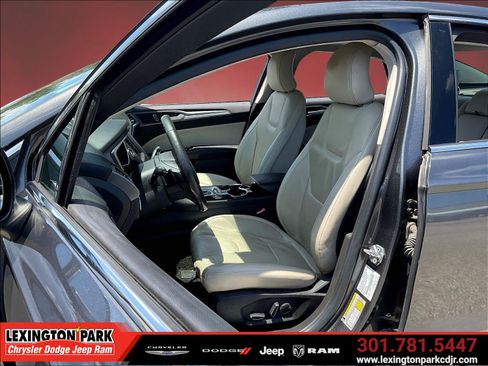 Used 2016 Ford Fusion Titanium AWD/4WD image 18