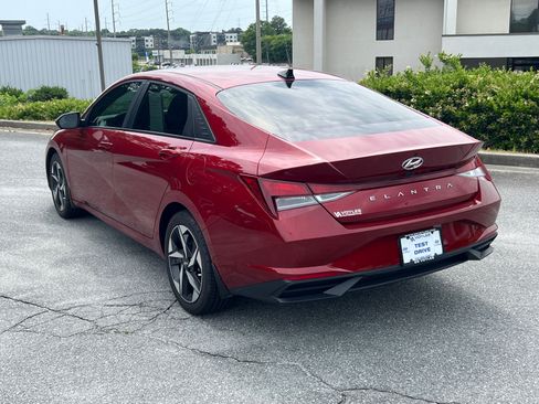 Certified 2023 Hyundai Elantra SEL w/ Convenience Package FWD image 7
