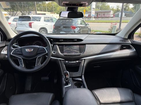 Used 2017 Cadillac XT5 Luxury w/ Driver Awareness Package AWD/4WD image 6