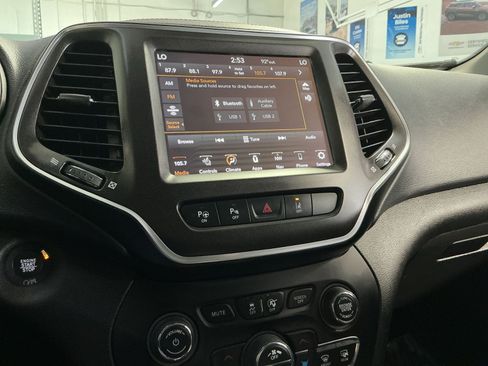 Used 2021 Jeep Cherokee Trailhawk w/ Sun, Sound & Nav Group AWD/4WD image 19