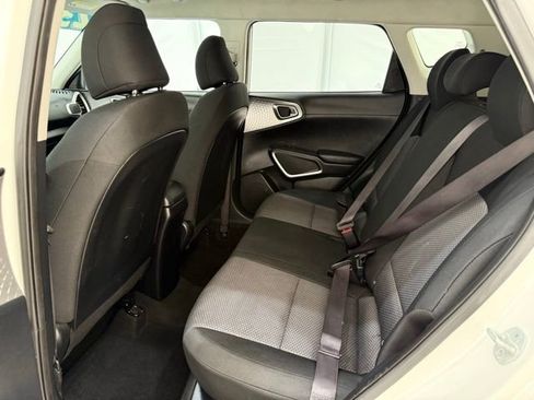 Used 2023 Kia Soul LX w/ LX Technology Package image 13