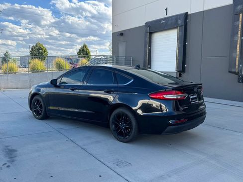Used 2019 Ford Fusion SE w/ Equipment Group 151A FWD image 3