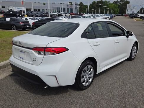 Used 2026 Toyota Corolla LE FWD image 12