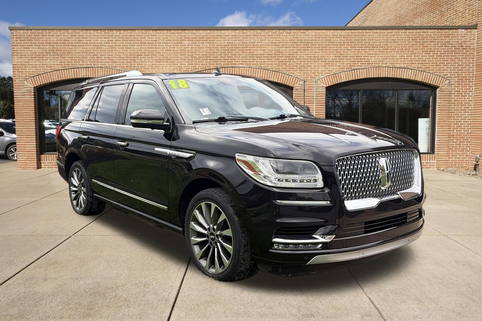 Used 2018 Lincoln Navigator Select AWD/4WD image 1