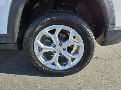 Used 2024 Jeep Compass Latitude image 35