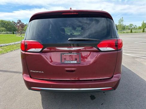 Used 2017 Chrysler Pacifica Touring-L Plus w/ Advanced Safetytec Group FWD image 8